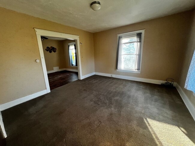 Photo - 844 Hovey St SW