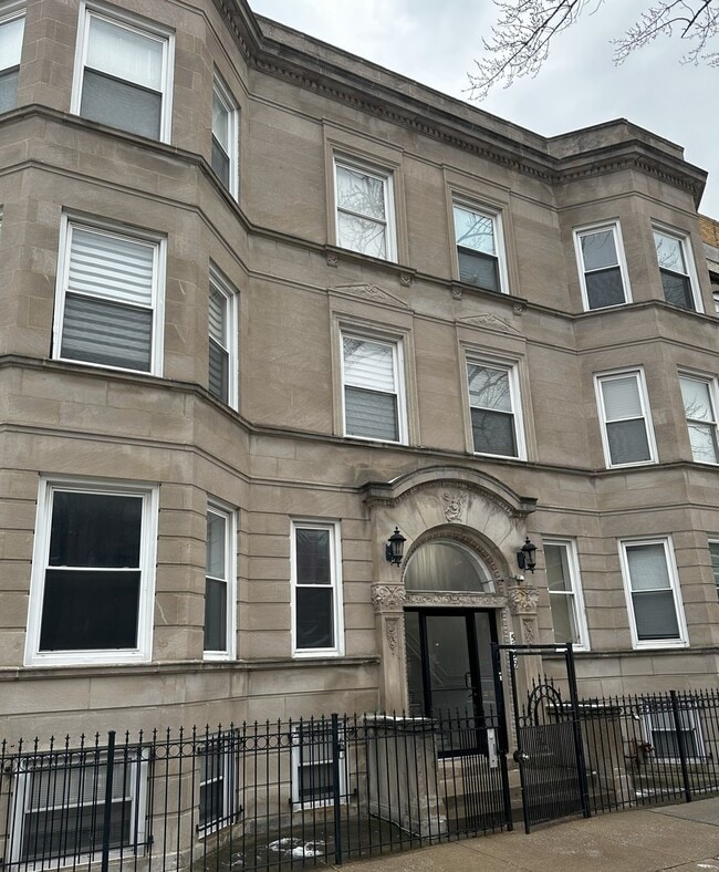 Building Photo - 5837 S Calumet Ave Unit 2S