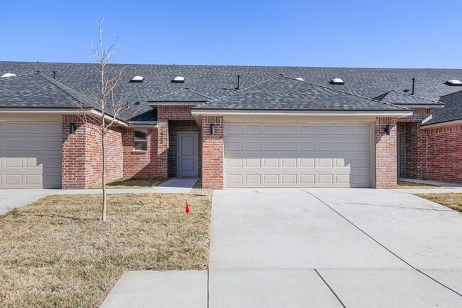 Photo - 7623 Woodford Ave