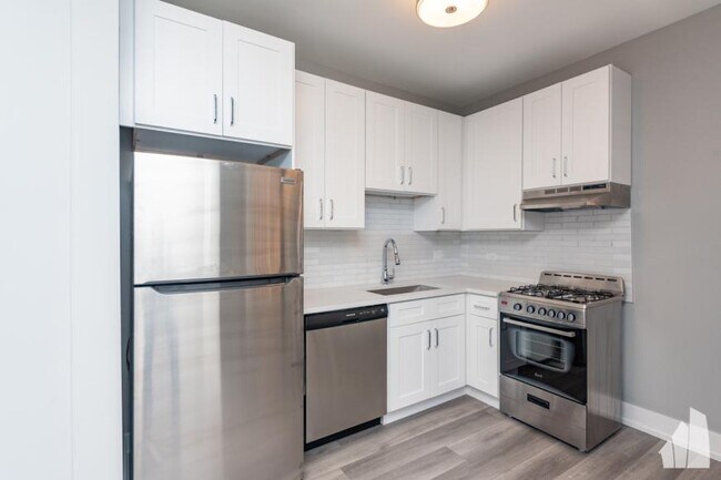 Building Photo - 2 bedroom in Chicago IL 60613 Rental