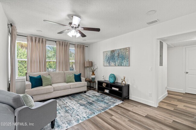 Photo - 805 Garth Ave