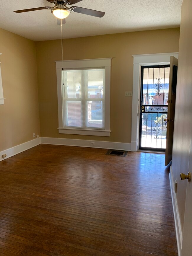 Living room/Bedroom - 1931 Ivanhoe Ct Apartments Unit 1