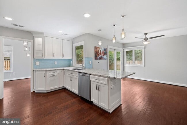 Photo - 126 Hopeland Ln