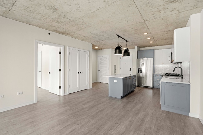 Photo - 185 W Huron St