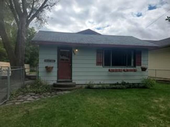 Marsenich- 2 bedroom house with fenced yard. - Marsenich- 2 bedroom house with fenced yard.