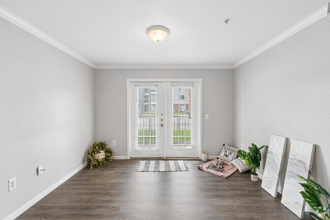 2BR, 2BA - 901SF - Living Room