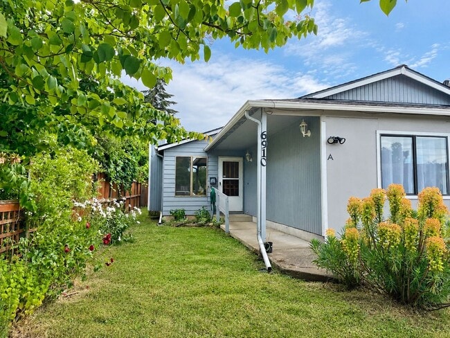 Building Photo - Pardee Duplex (A &amp; B) Unit A (main house)
