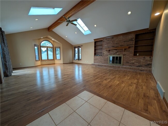 Photo - 270 Selkirk Dr