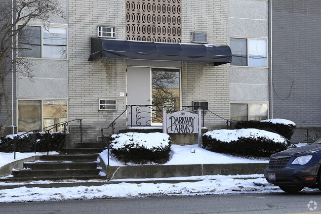 Photo - Parkway Arms Apartment