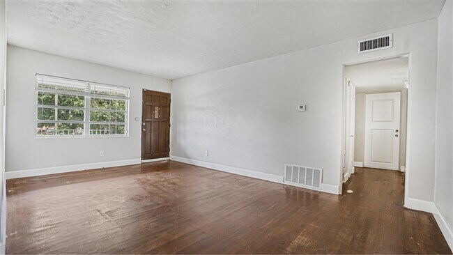 Photo - 5518 Riviera Dr