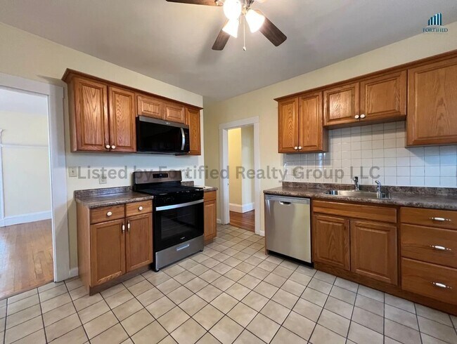 Building Photo - 142 Washington St Unit 3