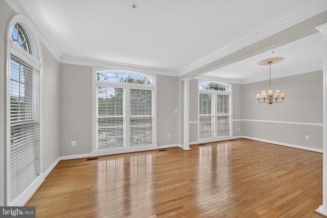 Photo - 30 Sharpstead Ln