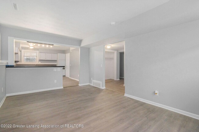 Photo - 858 E Greenlawn Ave Apartment