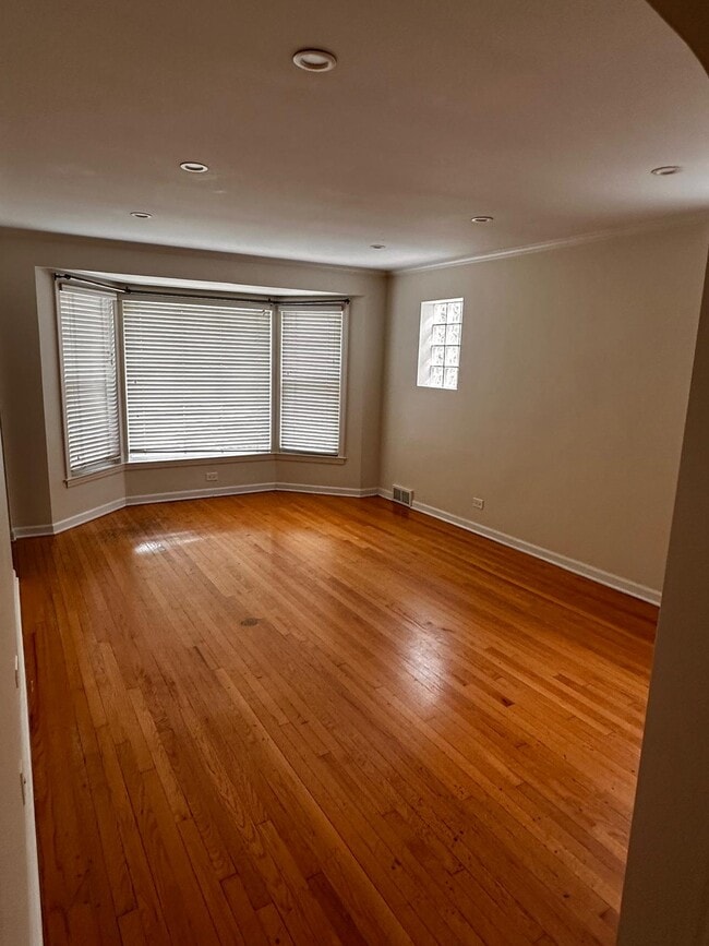 Photo - 5238 N Larned Ave