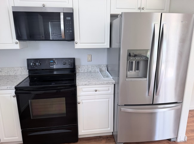 92-7049-7049 Elele St