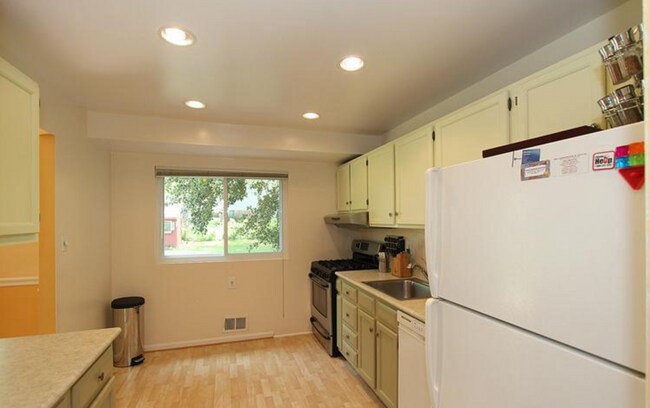 Rare Rockville Find! Upgraded 4BR/2.5BA Home with Fenced Yard – Pets Welcome!
