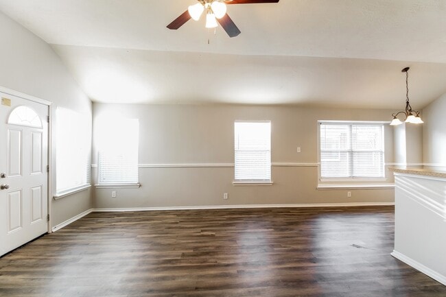 Photo - 21554 Kings Bend Dr