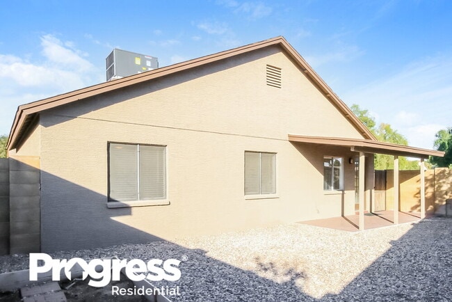 Building Photo - 5089 W Saragosa St Rental