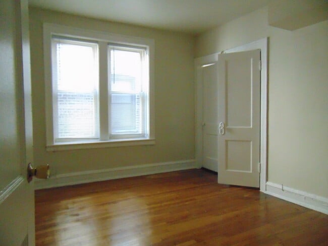 Photo - 2209 E 70th St Unidad 2