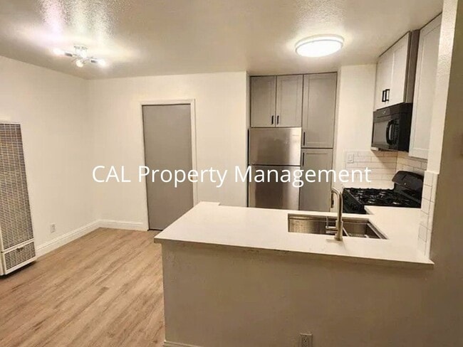 Photo - Cozy 1-Bedroom Apartment with Fireplace
