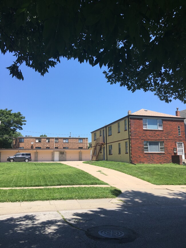 Ugly duckling! - 5014 Cass St Apartments Unit 1