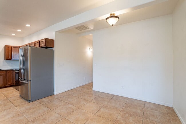 Photo - 436 E Waverly St