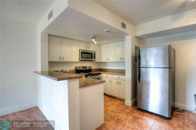 Photo - 510 NW 86th Pl Unidad 12-201