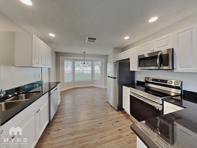 Photo - 2069 Banbury Ln
