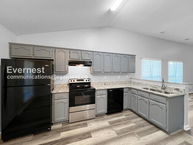 Photo - 5641 Kaitlyn Dr W