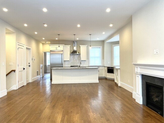 Building Photo - 468 Park Dr Unit 1