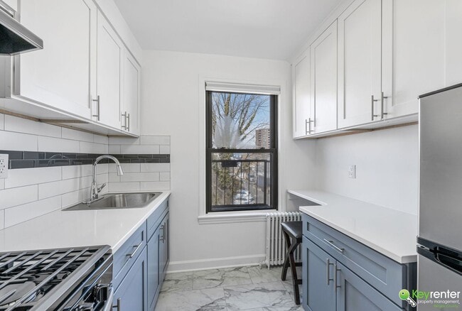 Photo - Renovated Studio with easy access to NYC