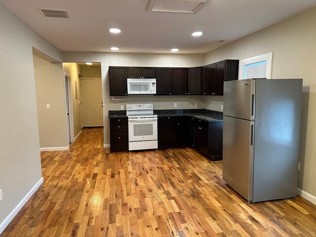 Building Photo - 38 Columbia St Unit 3