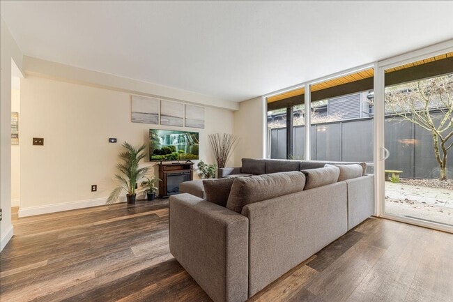 Photo - Furnished three bedroom condo on the lake ... Unit 12