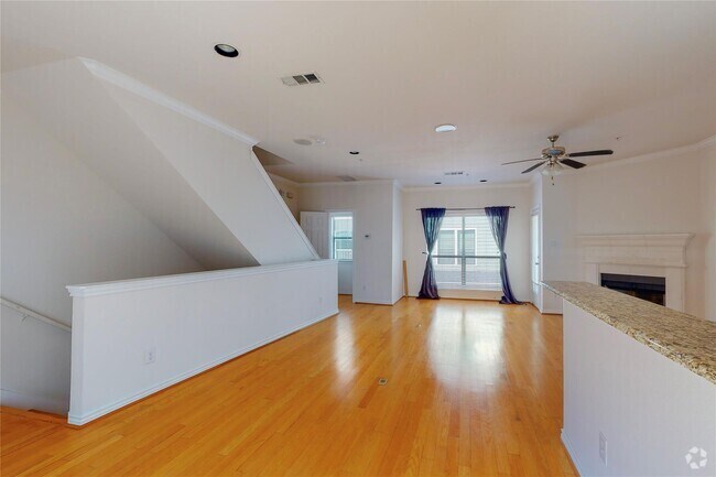 Building Photo - 2415 Stutz Dr Unit #H Rental