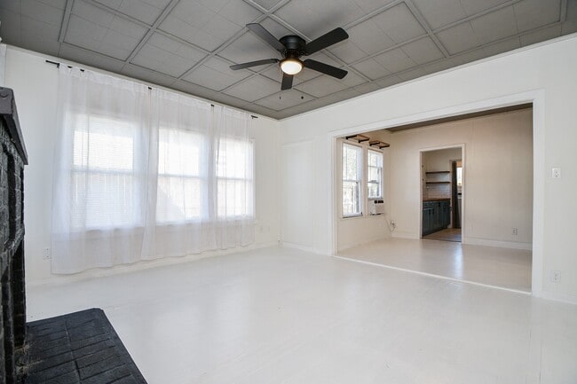 Photo - 208 Vincent St