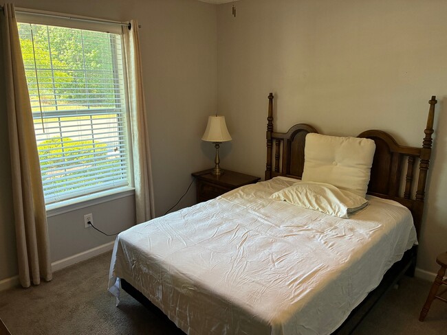2 Guilford Green Ct