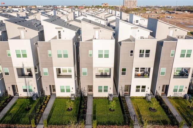 Photo - 308 Jensen Dr