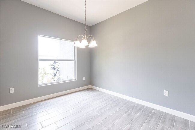 Building Photo - 2422 Mae Ave S