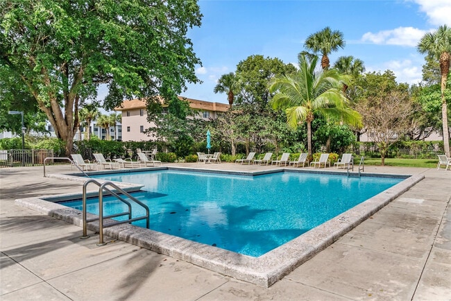 Building Photo - 6075 N Sabal Palm Blvd Unit 205