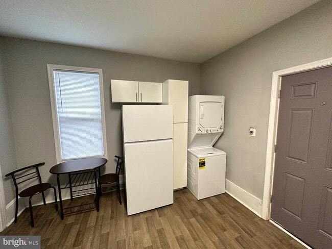 Photo - 242 Grant St