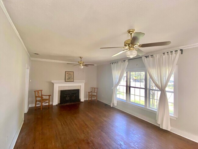 Photo - 409 Edgewater Rd