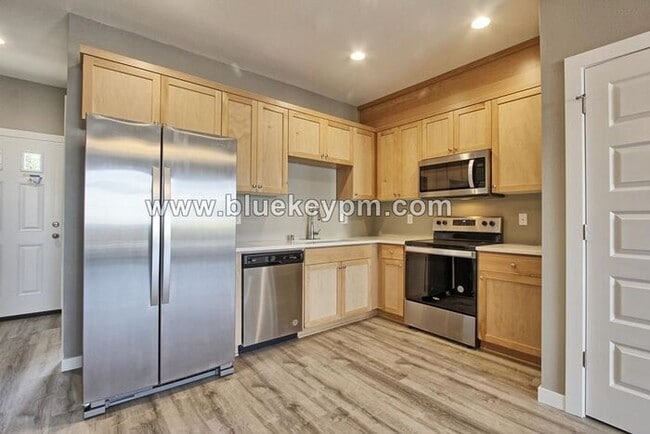 Photo - 2 Primary Bedrooms and 2.5 Bathrooms Uptown Vancouver