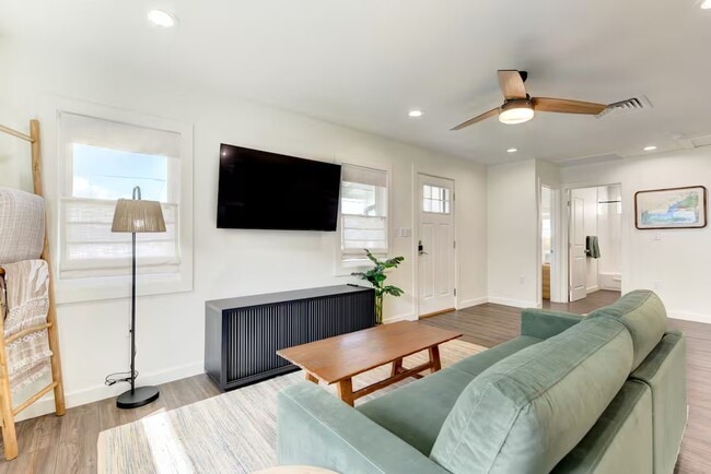 Photo - 1235 Manulani St