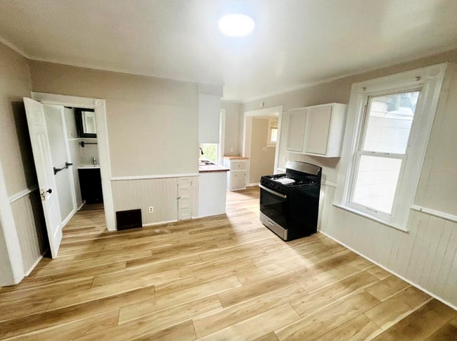 Photo - 821 N Bond St Apartamento Unidad 821 N Bond - 2