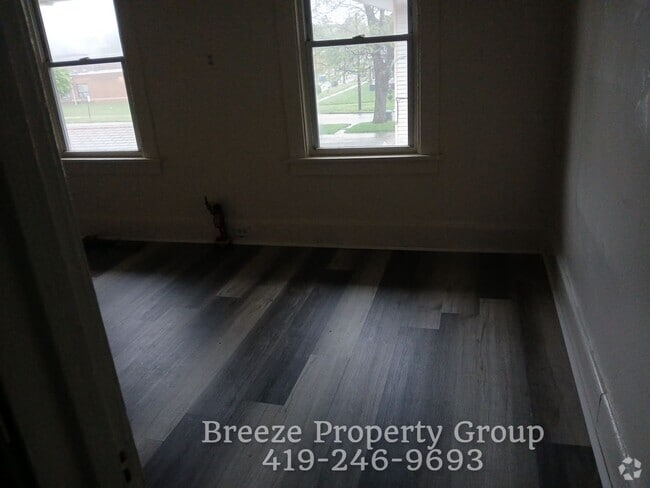 Building Photo - 811 Collins St Unit Lower Rental