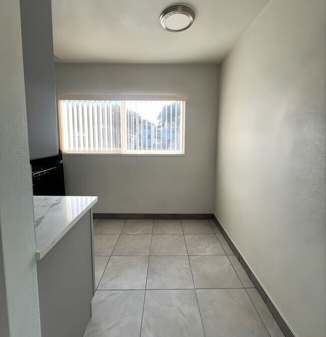 3421 W Florence Ave Unidad 4