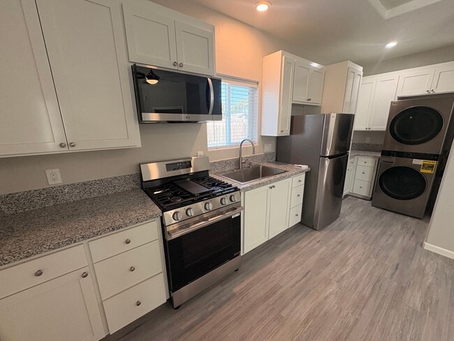 Photo - Upgraded 1 bed, 1 bathroom home in Visalia CA.