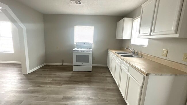 Photo - 918 3rd Ave S
