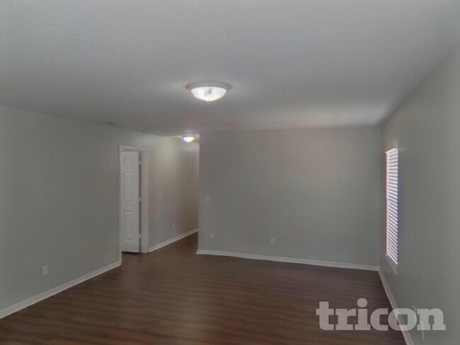 Photo - 1002 E 108th Ave