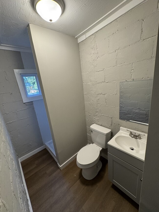 Photo - 615 Lincoln St S